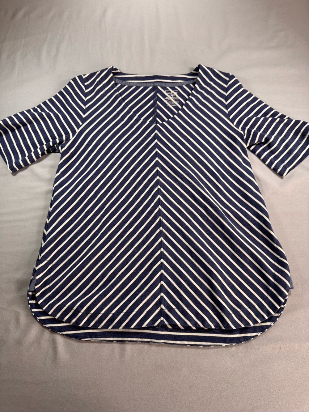 L.L. Bean Navy and White Short Sleeve Striped V-Neck Top petit small 100% cotton